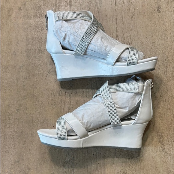Kenneth Cole Reaction Silver and White Wedge Sandals with rhinestones - Picture 1 of 6